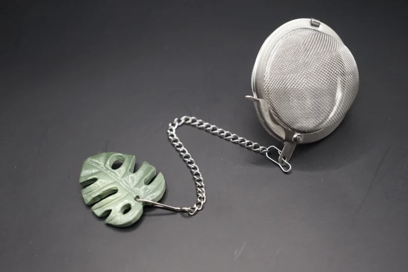 Tea Strainer Ball "Monstera"